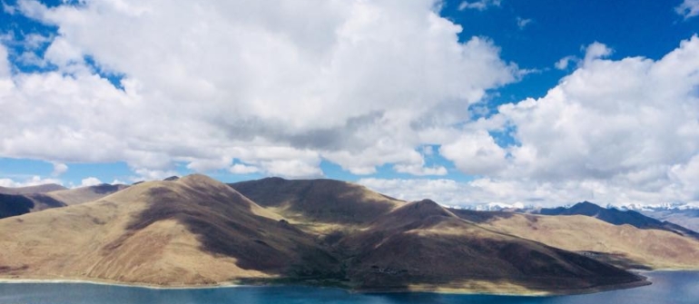 POSVÁTNÉ JEZERO YAMDROK TSO – TIBET